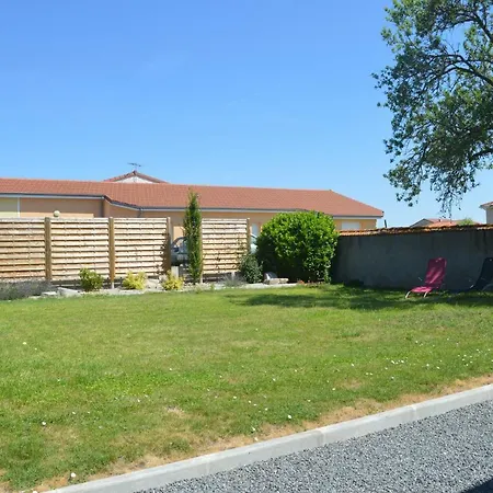 Des Charots Holiday home